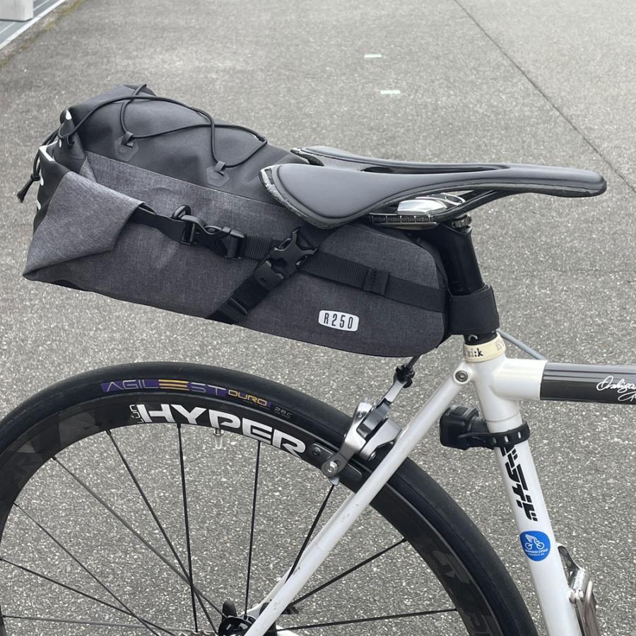 R250 防水サドルバッグ2 ハイブリッド ラージ グレー/ブラック