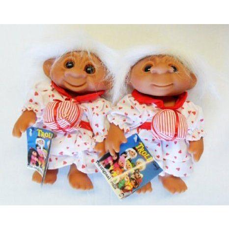 DAM 9070- 8.5 Inch Girl Troll with Gift (Facial Expressions Vary) ドール 人形 フィギュア