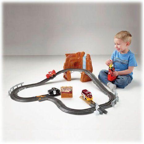 GeoTrax Disney (ウォルトディズニー)/Pixar (ピクサー) Cars Lightning McQueen's Close Call ミニカー ミニチュ