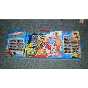 Hot Wheels (ホットウィール) Sharkbite Bay Track プレイセット with 18 Cars (Manufacturer's Age: 4 Y