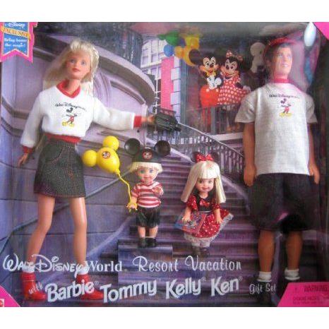 Resort World Vacation Exclusive Set with Barbie(バービー), Tommy, Kelly, and Ken ドール 人形 フィ