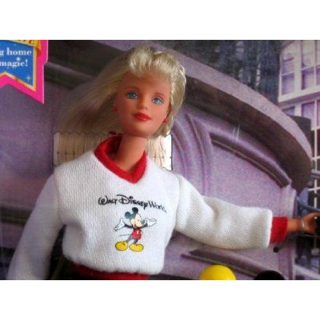 Resort World Vacation Exclusive Set with Barbie(バービー), Tommy, Kelly, and Ken ドール 人形 フィの画像