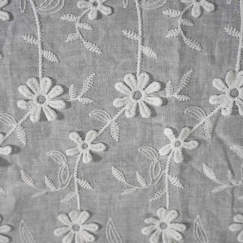 綿レース生地 マスク用生地 綿100% A026 カット 立体花柄生地 刺繍生地 コットンレース ワークレース 130cm*50cm |  | 01