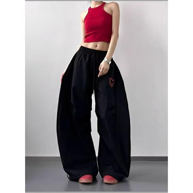 ワイドパンツ レディース ダンスウエア ハート スノーパンツ 裾ドロスト パラシュートパンツ ゆるカジ ストリート系 ダンス 衣装 体型カバー SLTE010(2色S-2XL) |  | 07
