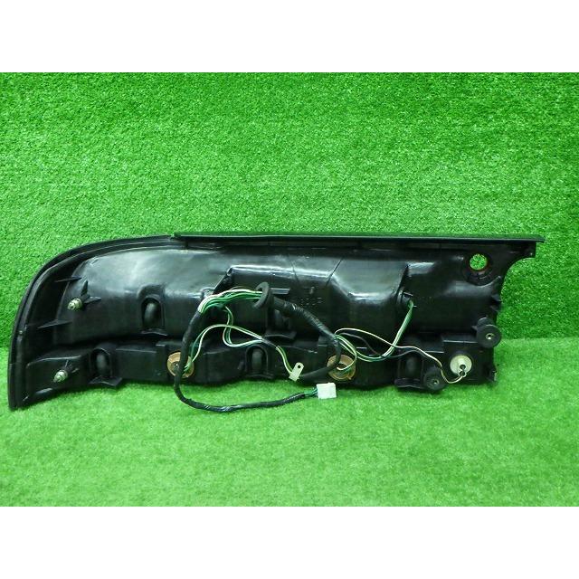 トヨタ（TOYOTA） 14マジェスタ 右テールレンズ 7340 220615121