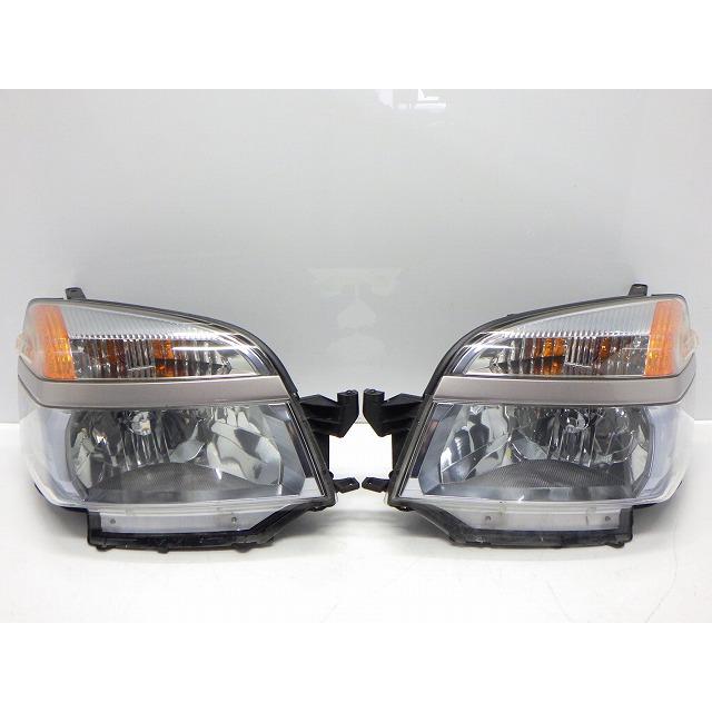 トヨタ　ヴォクシー　純正ヘッドライト左右セット　バラスト付き　AZR60 中古品 トヨタ ヴォクシー 純正ヘッドライト左右セット バラスト付き AZR60