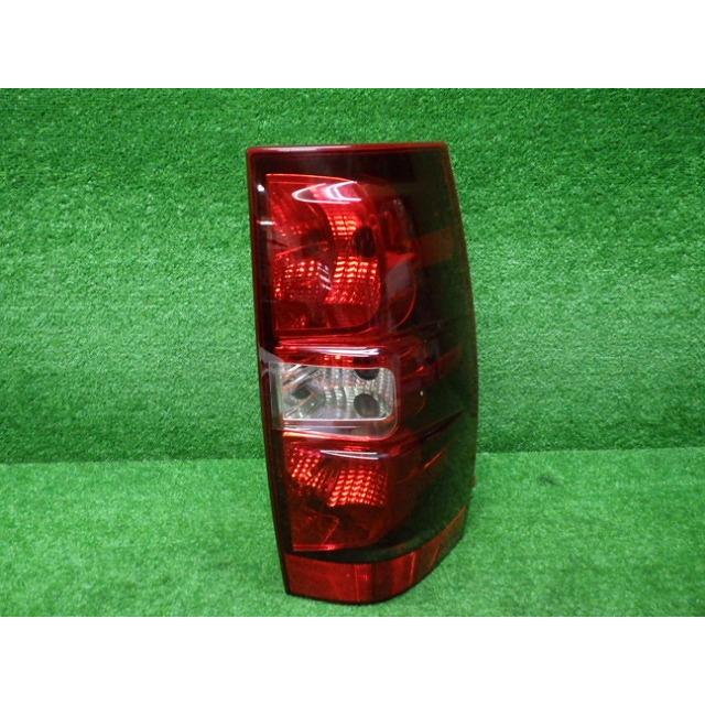シボレー（CHEVROLET） タホ 2007〜2013 右テールレンズ THK189 サバ