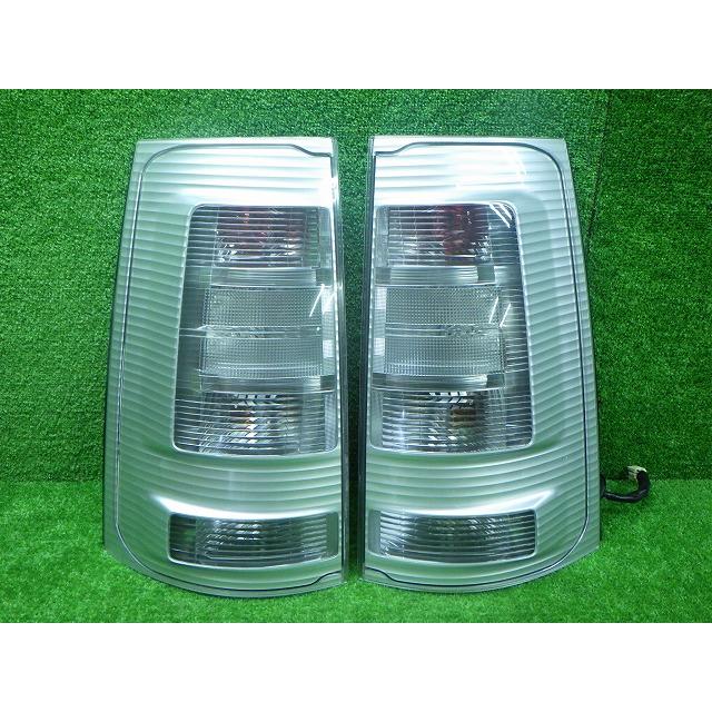 シエンタ(車) トヨタ NCP81/85 シエンタ 後期 テールレンズ 左右 52