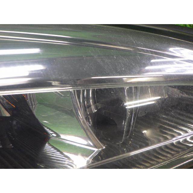 ヴォクシー トヨタ 60系 後期 右ヘッドライト HID 28-183 V6 ヴォクシー トヨタ 60系 後期 右ヘッドライト HID 28-183 V6