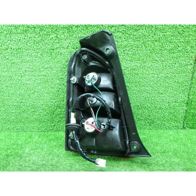 ダイハツ（DAIHATSU） L235S/245S エッセ 右テールレンズ 20506