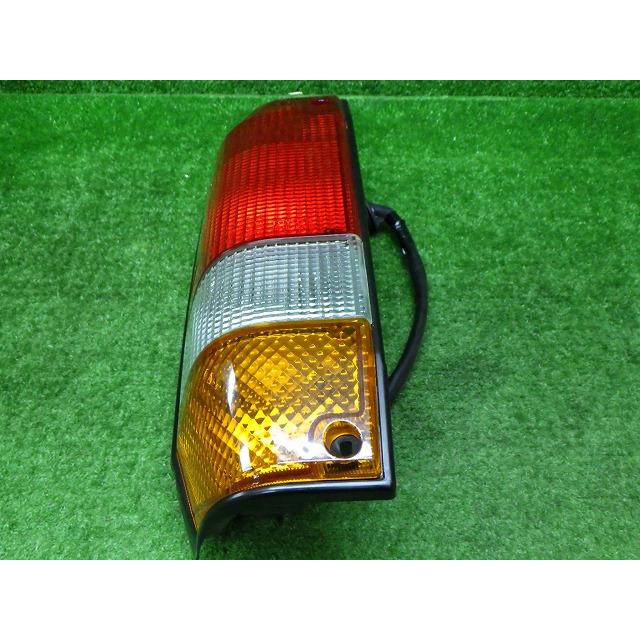 トヨタ（TOYOTA） 未使用品 70 78 プラド 左テールレンズ 81560-60570
