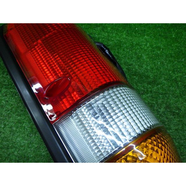 トヨタ 70ランクル 純正 テールレンズ 左右 78プラド 24V/12V併用 トヨタ（TOYOTA） 未使用品 70 78 プラド 左テールレンズ 81560-60570