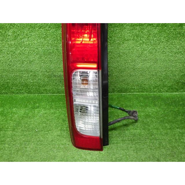 ダイハツ ムーヴ L175S 前期 純正テール 左右セット ダイハツ（DAIHATSU） L175S/L185S ムーヴ 前期 左テールレンズ D047