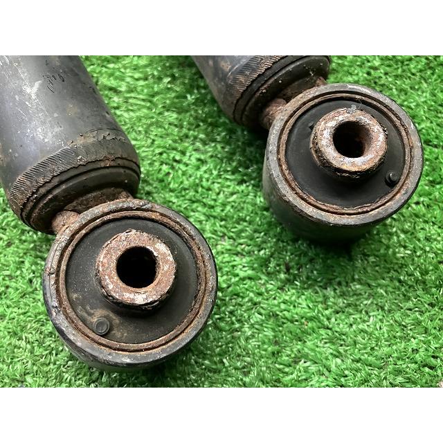 トヨタ（TOYOTA） NCP120/125 ラクティス リアショック 左右 48530
