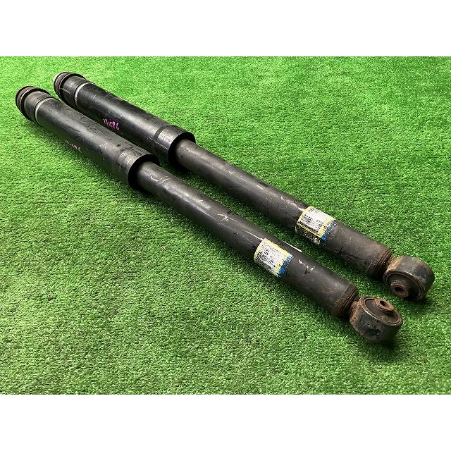 トヨタ（TOYOTA） NCP120/125 ラクティス リアショック 左右 48530
