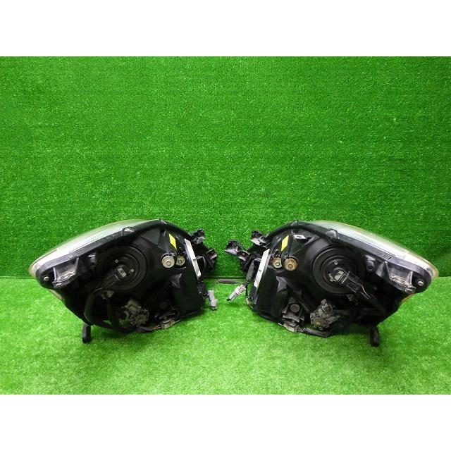 トヨタ（TOYOTA） ZGW10/15 アイシス 後期 ヘッドライト 左右 HID 44