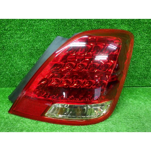 クラウン マジェスタ 後期 右テールレンズ 18系 VZS186 30-318 LED球