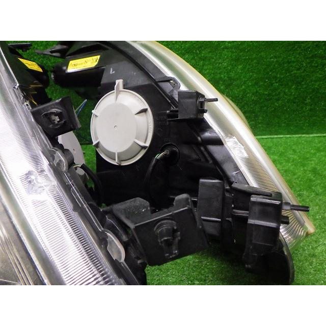 トヨタ（TOYOTA） アイシス ヘッドライト 左右 ZGM10/15 中期 44-69 L