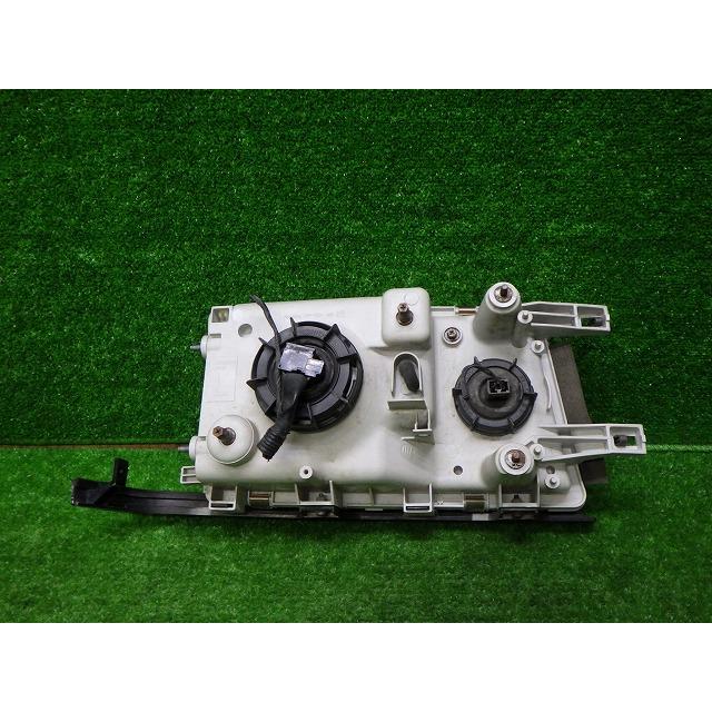 日産（NISSAN） セドリック 左ヘッドライト ハロゲン Y31 HXN63L2