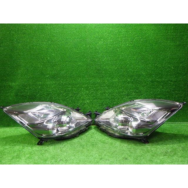 トヨタ（TOYOTA） アイシス ヘッドライト 左右 HID ZGM10/15 中期 44 