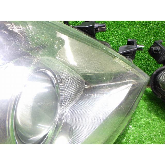 トヨタ（TOYOTA） アイシス ヘッドライト左右 HID ZGM10/15 中期 44-69