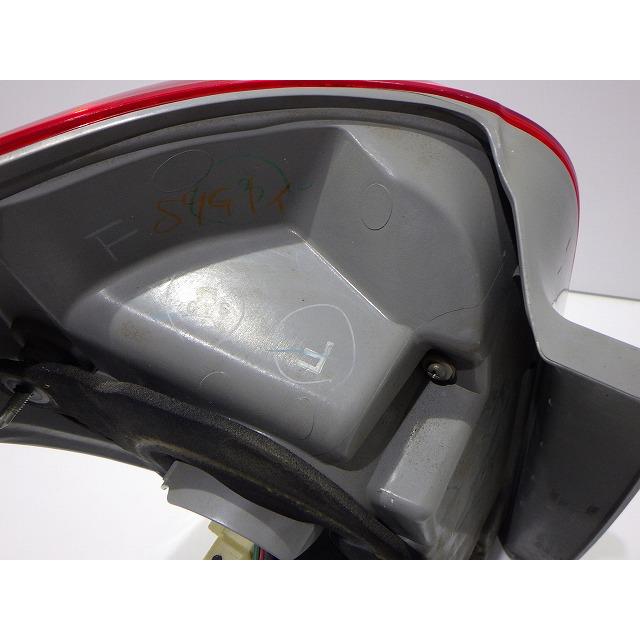 カローラ カローラフィールダー 右テール NZE ZRE 141/144 後期 13-100