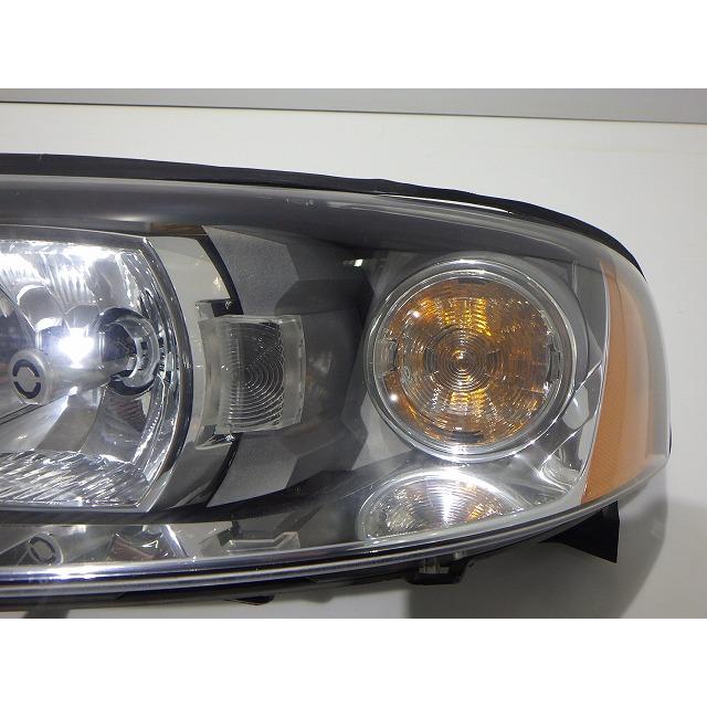 ボルボ（VOLVO） V70 ヘッドライト左右 HID SB5244W 30698854/30698850