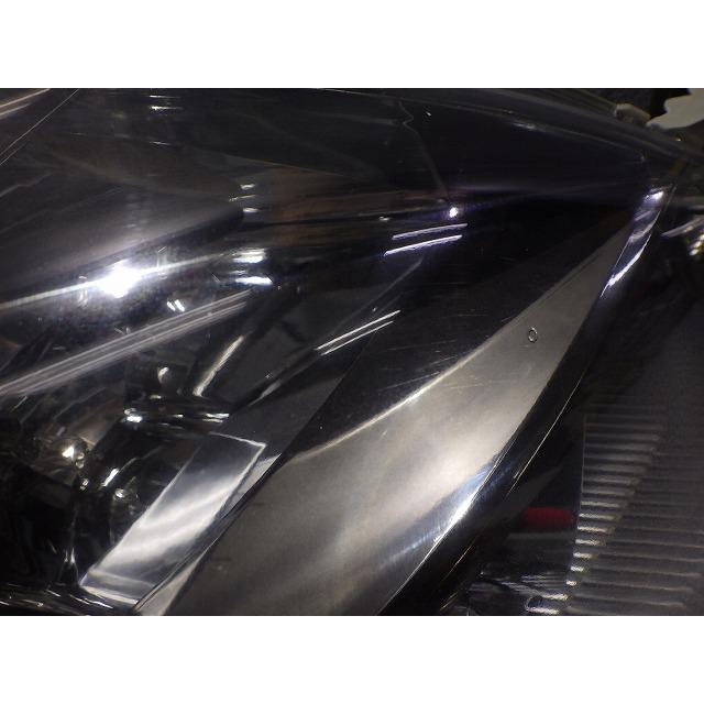 トヨタ（TOYOTA） アイシス 前期 ヘッドライト左右 HID ANH10/15