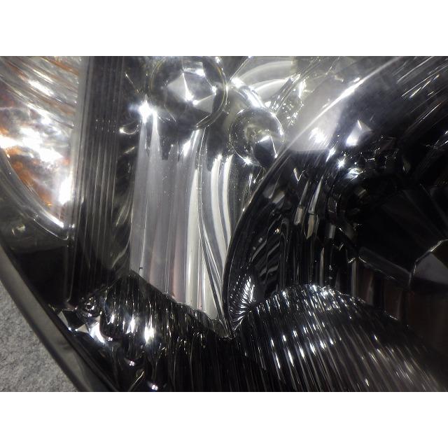 トヨタ（TOYOTA） アイシス 前期 ヘッドライト左右 HID ANH10/15