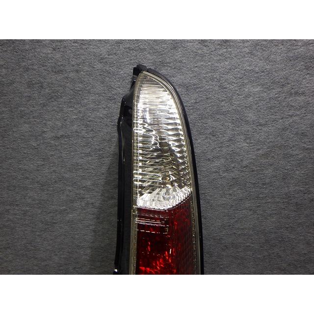 ダイハツ（DAIHATSU） テリオスキッド 右テール J111G 220-51878 81550