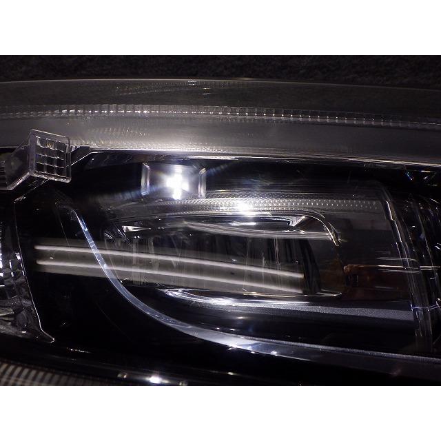 ホンダ（HONDA） フリードハイブリット 右ヘッドライト LED 前期 W2172