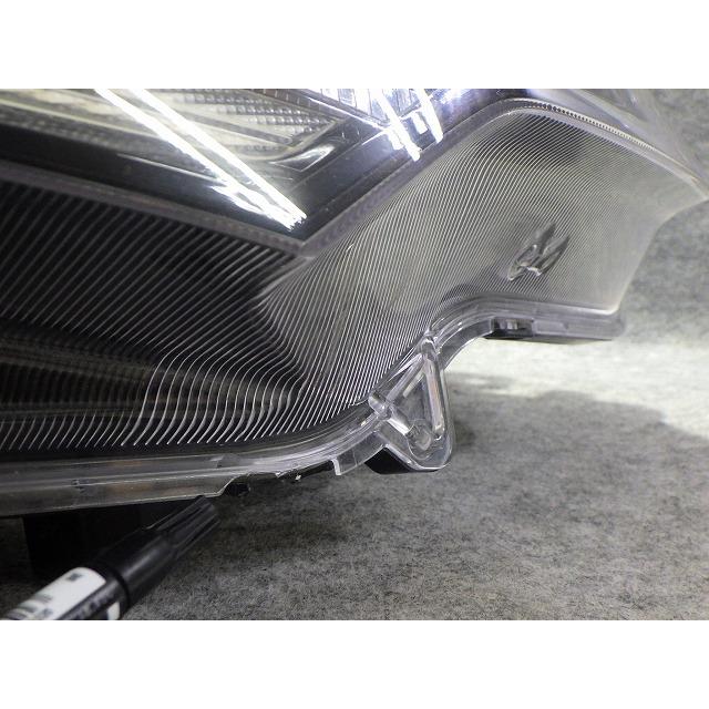 ホンダ（HONDA） フリードハイブリット 右ヘッドライト LED 前期 W2172