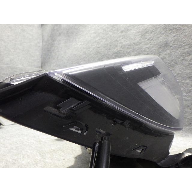 ホンダ（HONDA） フリードハイブリット 右ヘッドライト LED 前期 W2172