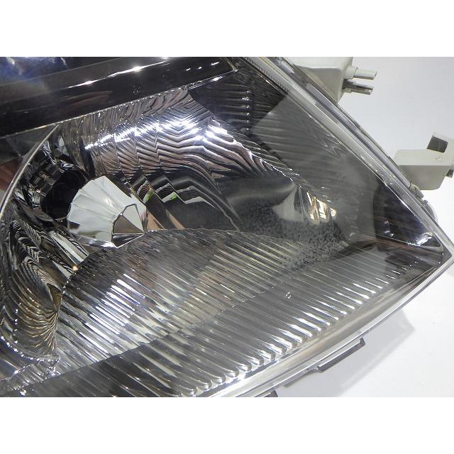 トヨタ（TOYOTA） アイシス ヘッドライト 左右 HID ANM10/15 前期 44