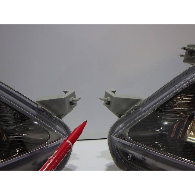 トヨタ（TOYOTA） アイシス ヘッドライト 左右 HID ANM10/15 前期 44