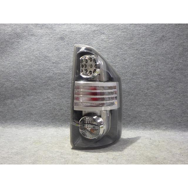 ヴォクシー 右テール ZRR70/75 前期 28-199 81551-28440 トヨタLED球