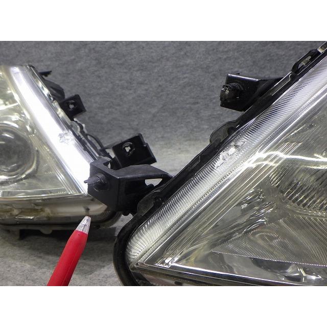 トヨタ（TOYOTA） アイシス ヘッドライト左右 ハロゲン ANM ZGM 10/15