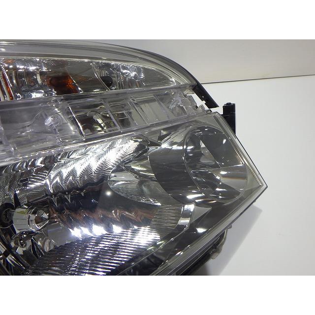 ヴォクシー 60系 右ヘッドライト HID AZR60/65 後期 28-182 V9 81130
