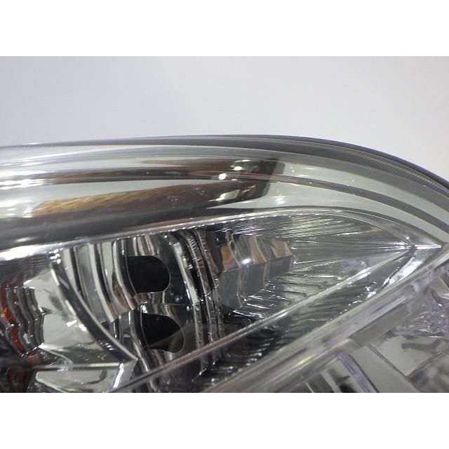 ヴォクシー 60系 右ヘッドライト HID AZR60/65 後期 28-182 V9 81130