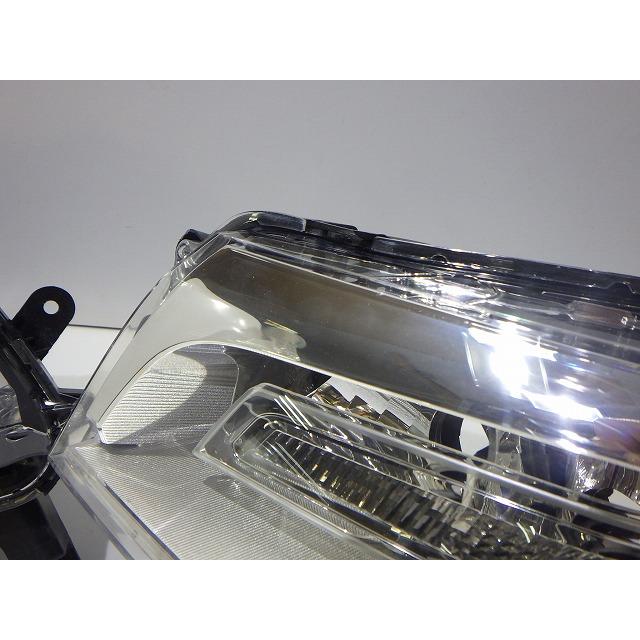 日産（NISSAN） デイズルークス ヘッドライト左右 HID B21W W1048