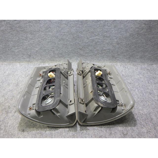 ヴォクシー 70系 テール左右 ZRR70/75 後期 28-220 815961-28564 LED球