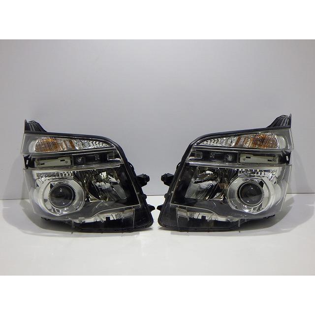 トヨタ（TOYOTA） 70系 ヴォクシー ヘッドライト 左右 HID ZRR70/75