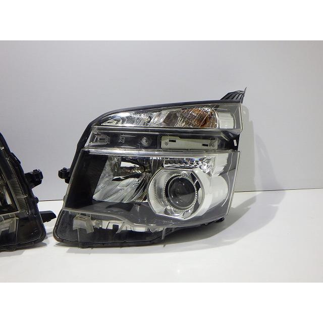 トヨタ（TOYOTA） 70系 ヴォクシー ヘッドライト 左右 HID ZRR70/75