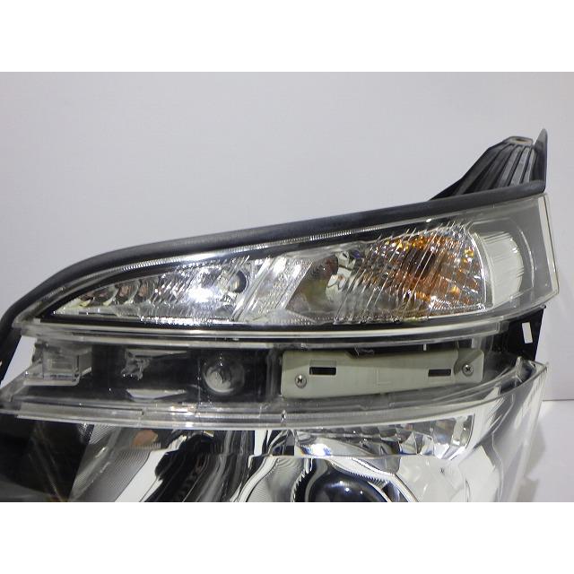 トヨタ（TOYOTA） 70系 ヴォクシー ヘッドライト 左右 HID ZRR70/75