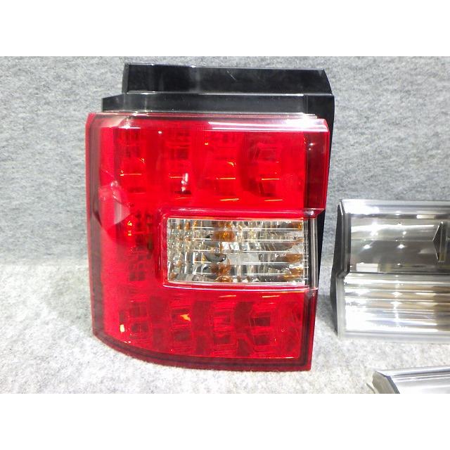 三菱（MITSUBISHI） デリカD5 テール左右 フィニッシャー ガーニッシュ