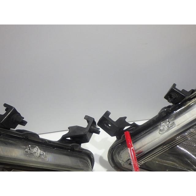 トヨタ（TOYOTA） アイシス ヘッドライト 左右 HID ANM10 ANM15 ZGM10
