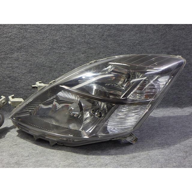トヨタ（TOYOTA） アイシス 前期 ヘッドライト左右 HID ANH10/15