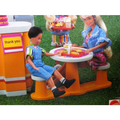 Barbie(バービー) McDonald's Restaurant / Talking Drive Thru Playset (1994) |  | 03