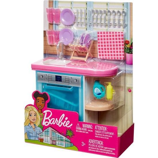 Barbie バービー屋内家具のプレイセット、作業ドアとプルアウトトレイを備えたキッチン食器洗い機に加えて、料理と洗濯アクセサリー