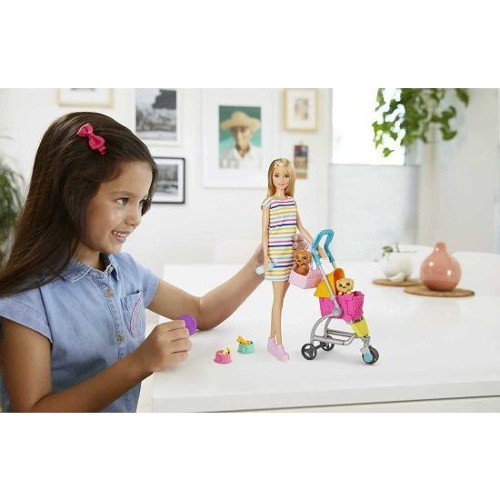 Barbie バービー散歩 'n遊びの子犬が金髪のバービー人形（11.5インチ）、2匹の子犬、ペットベビーカー、アクセサリー、3-7歳の贈り物でプレイセットをプレイし_1